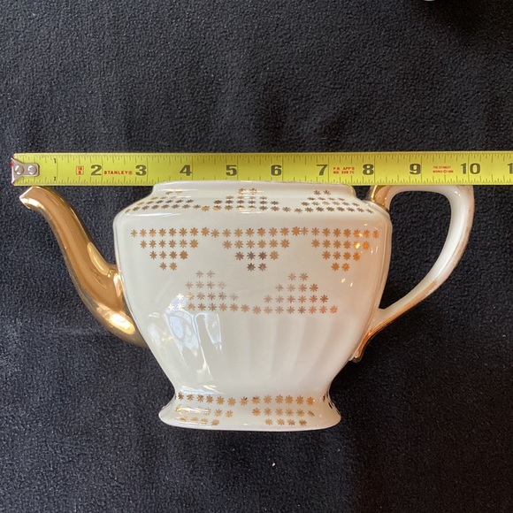 Vintage Hall 6 Cup Ivory Gold Teapot - Picture 11 of 16